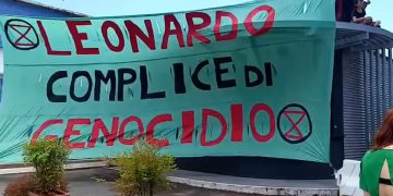Proteste alla sede di Leonardo