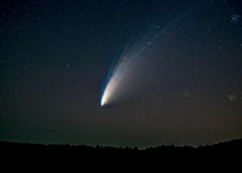 La cometa di Pasqua: guida completa per ammirarla dall’Italia