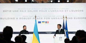 Volodymyr Zelensky e Emmanuel Macron @emmanuelmacron - alanews