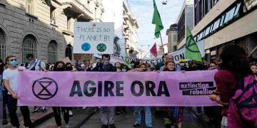 Dei manifestanti di Extinction Rebellion