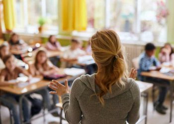 Docente e preside di una scuola nel pistoiese ai domiciliari