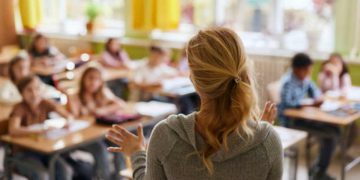 Docente e preside di una scuola nel pistoiese ai domiciliari