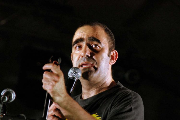 Elio durante un concerto