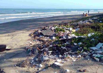 Emergenza ambientale, rifiuti sulle spiagge
