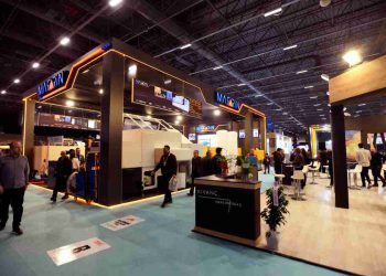 Un padiglione di una fiera dedicata alla tecnologia