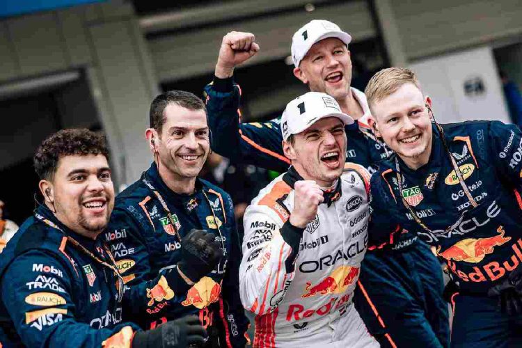 Formula 1, Max Verstappen nella storia: vince il quarto Gp del Giappone consecutivo
