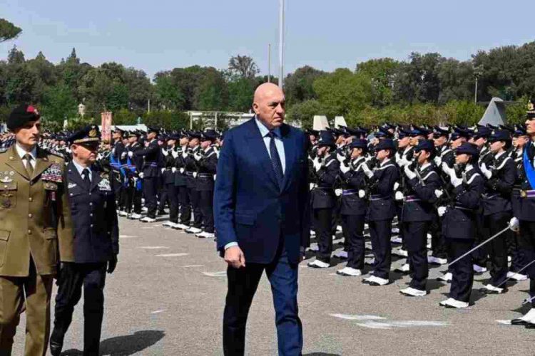 Il ministro della Difesa, Guido Crosetto