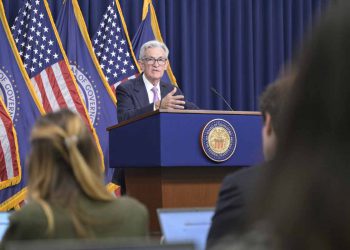 Jerome Powell durante una conferenza stampa