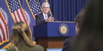 Jerome Powell durante una conferenza stampa