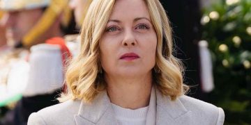 La Meloni si schiera al fianco di Le Pen