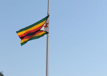 La bandiera dello Zimbabwe