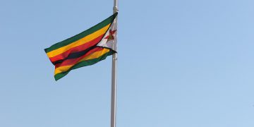 La bandiera dello Zimbabwe