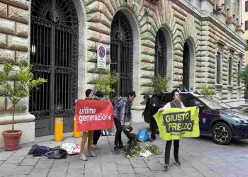La protesta di Ultima Generazione davanti al ministero dell'Agricoltura