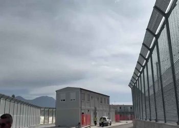 L'esterno di uno dei cpr in Albania
