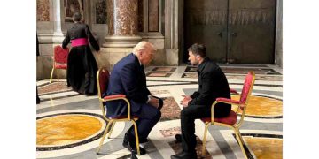 L'incontro tra Donald Trump e Volodymyr Zelensky in Vaticano