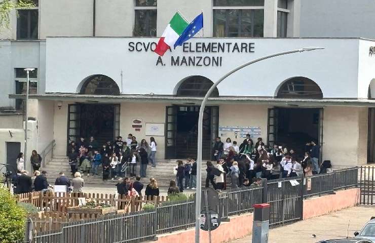 L'ingresso della scuola elementare A. Manzoni