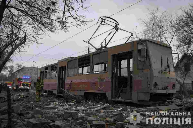 Macerie a Zaporizhzhia dopo un raid russo