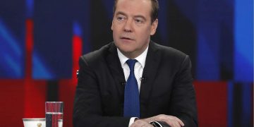 Il vicepresidente russo Dmitry Medvedev commenta la lite tra Trump e Musk