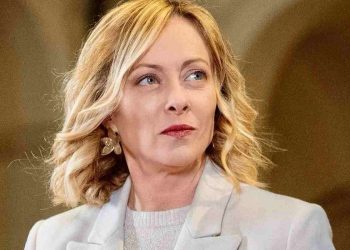 Meloni annulla i suoi impegni per rispondere a dazi USA