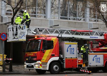 Incendio a Madrid: morti due vigili del fuoco e cinque feriti