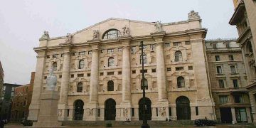 Palazzo Mezzanotte, Piazza Affari