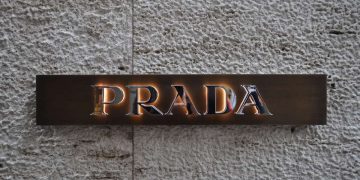 Logo di Prada a Milano