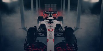 Nuova macchina Red Bull con livrea bianca e rossa