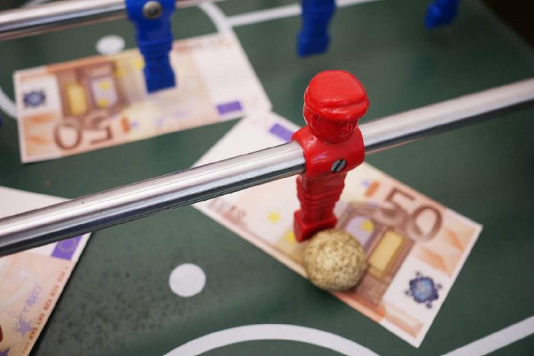 Scommesse su siti illegali, indagati 12 calciatori di Serie A