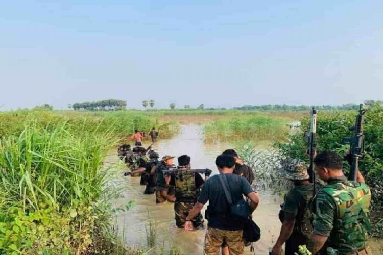 Soldati dell'esercito del Myanmar