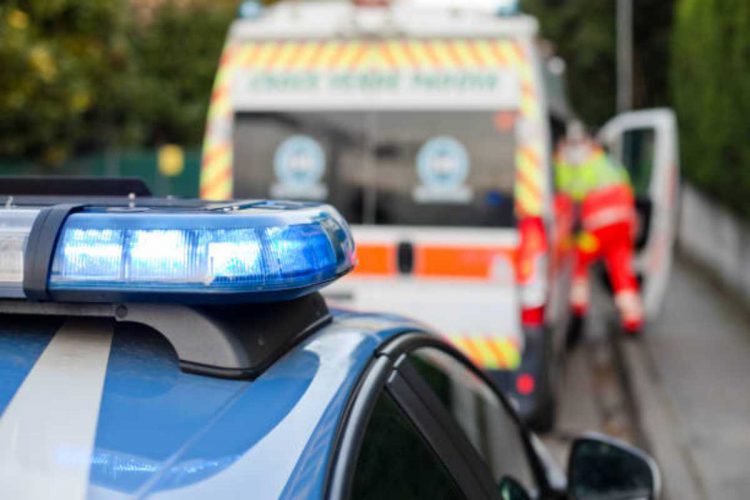 Trovata morta in una valigia Ilaria Sula - Lampeggiante della polizia + ambulanza