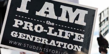 Un cartello usato durante le proteste dei pro-vita