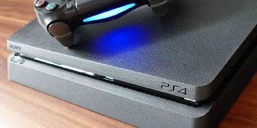 Una PlayStation 4 (PS4) sviluppata e creata dall'azienda giapponese Sony