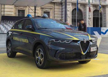 Una macchina della Guardia di Finanza