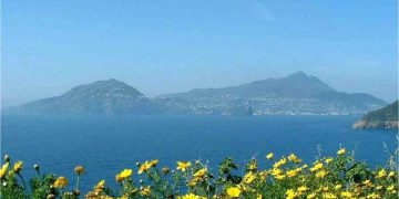 Vista dell'isola d'Ischia da Procida