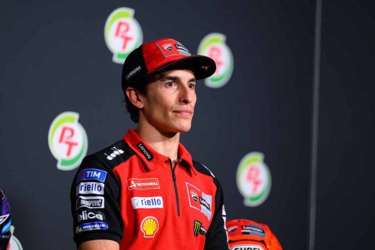 Marc Marquez durante una conferenza stampa in Thailandia