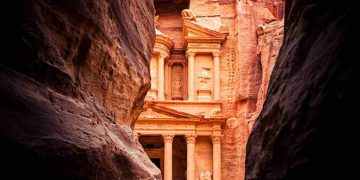2 turisti morti per le inondazioni a Petra