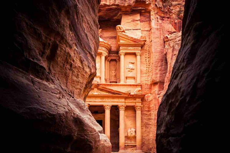 2 turisti morti per le inondazioni a Petra