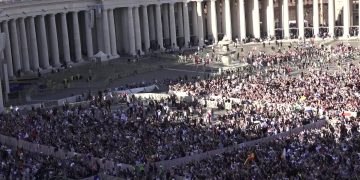 Papa Leone XIV, oltre centomila fedeli in Piazza San Pietro