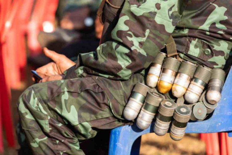 300 persone scappano dal Myanmar dopo un attacco ai militari