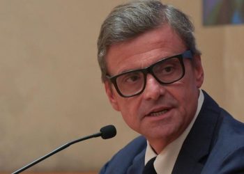 Calenda contro l'impugnazione della legge sul fine vita della Toscana da parte del governo