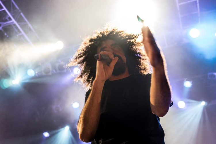 Caparezza durante un concerto