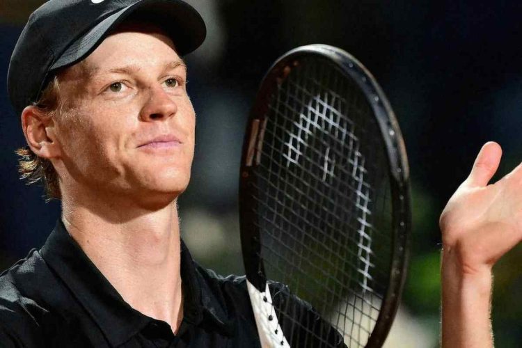 Ecco a cosa serve il GPS indossato da Sinner a Roma