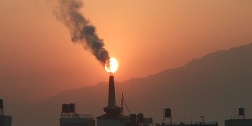 Emissioni nocive da una fabbrica