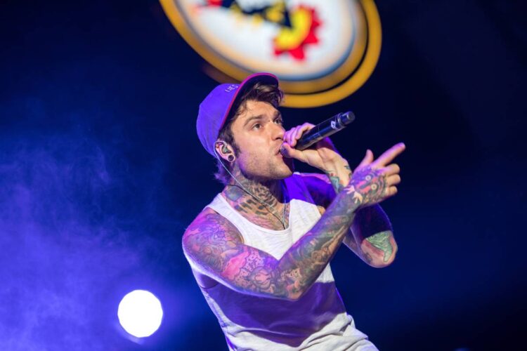 Fedez durante un concerto