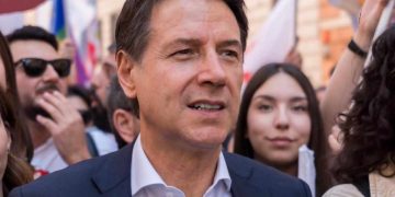 Giuseppe Conte contro Giorgia Meloni