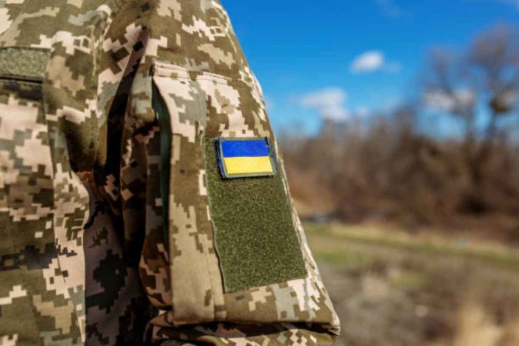 Guerra in Ucraina, un soldato ucraino