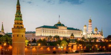 Il Cremlino chiede un vertice tra Putin e Trump