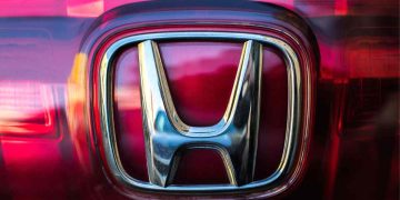 Il simbolo di Honda su un'automobile