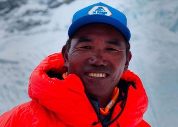 Nuovo record per l'alpinista Kami Rita