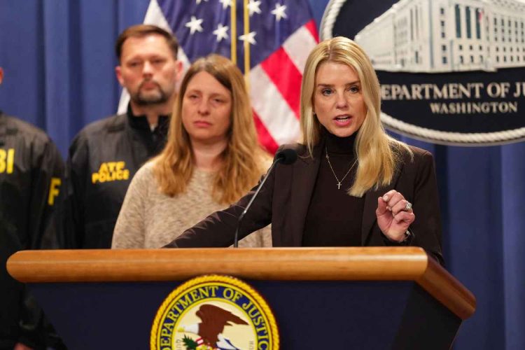 La procuratrice generale Pam Bondi